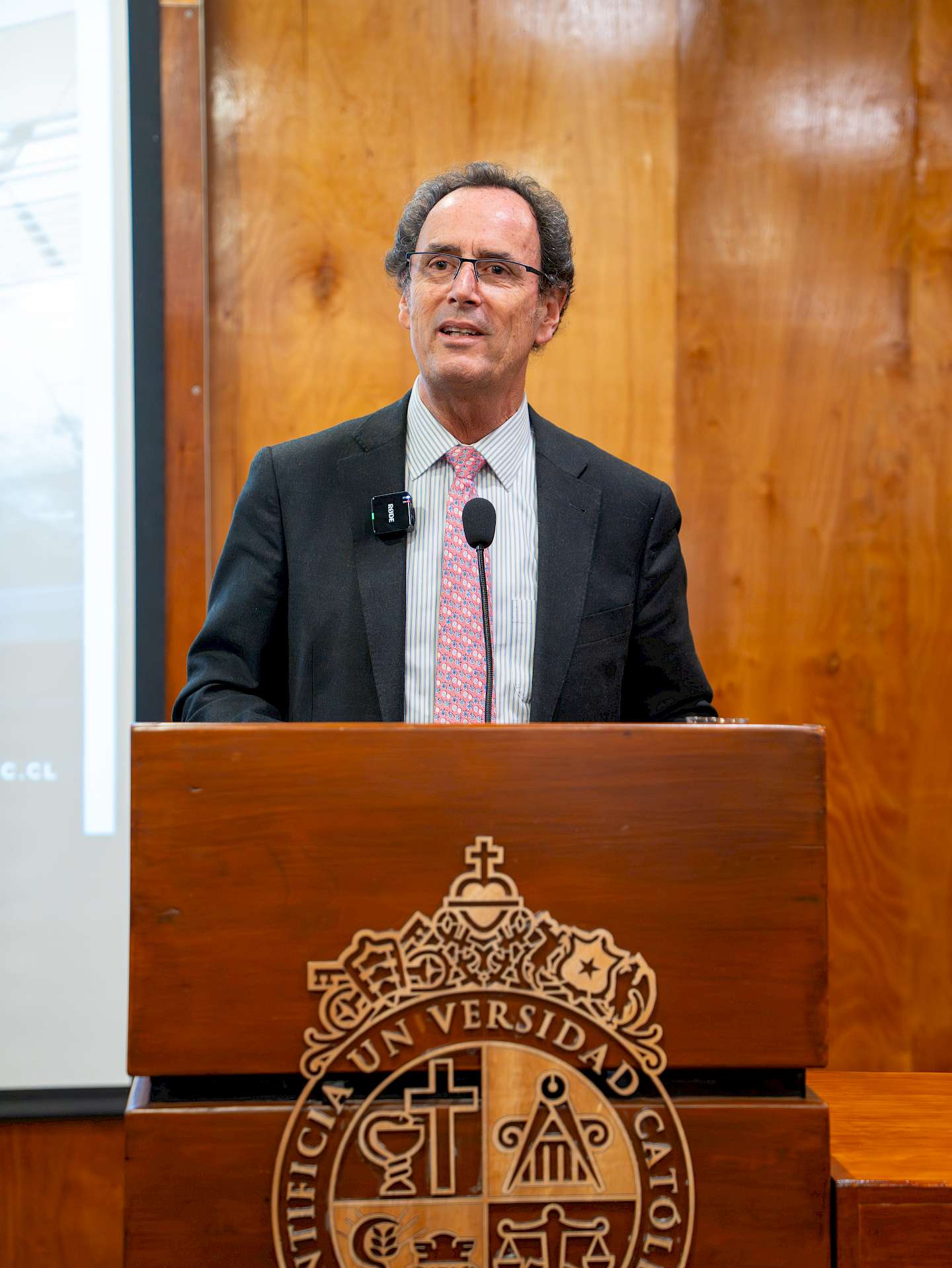 Rector Juan Carlos de la Llera presentó el Plan Estratégico UC 2026-2030 en la Facultad de Química y de Farmacia